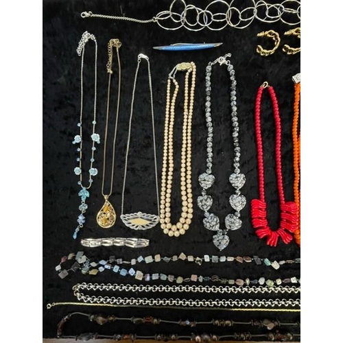 378 - Box of Quality Vintage Costume Jewellery, including necklaces, chains, pearls, beads, bracelets, ear... 