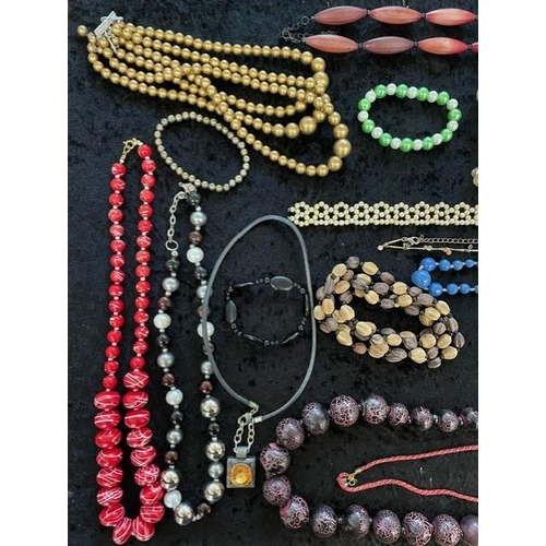 381 - Box of Quality Vintage Costume Jewellery, including necklaces, chains, pearls, beads, bracelets, ear... 