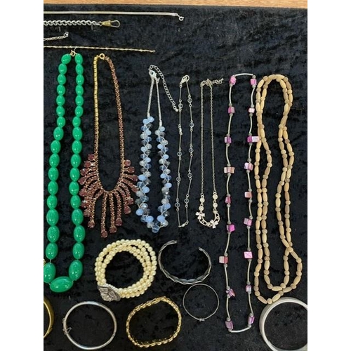 383 - Box of Quality Vintage Costume Jewellery, including necklaces, chains, pearls, beads, bracelets, ear... 