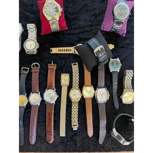 386 - Collection of Ladies & Gentlemen's Wristwatches, leather and bracelet straps, various makes and styl... 