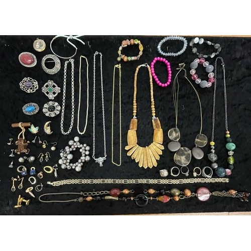 416A - Box of Quality Costume Jewellery, including necklaces, chains, pearls, beads, bracelets, earrings, b... 