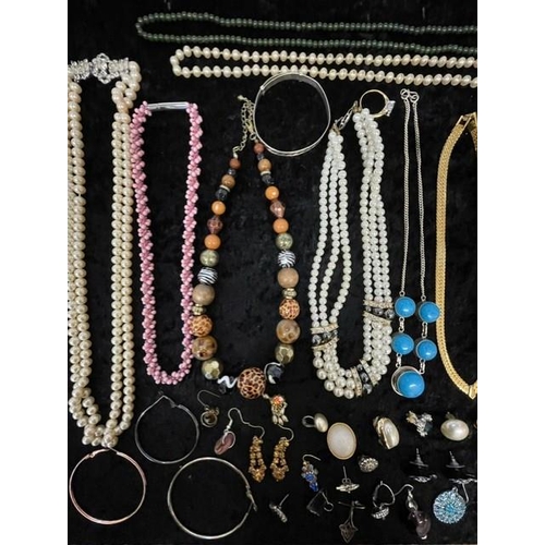 447 - Box of Quality Vintage Costume Jewellery, including necklaces, chains, pearls, beads, bracelets, ear... 