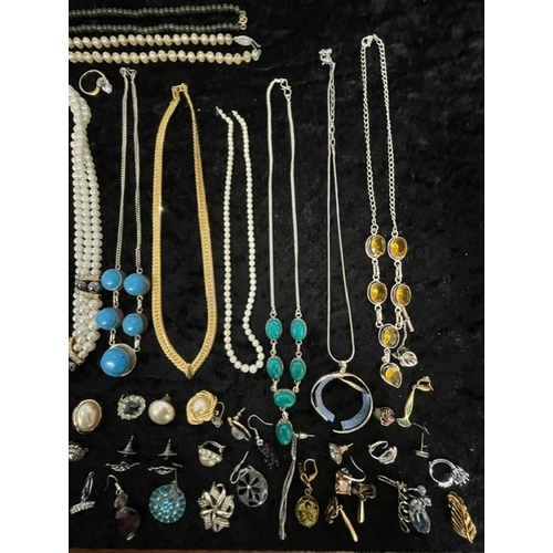 447 - Box of Quality Vintage Costume Jewellery, including necklaces, chains, pearls, beads, bracelets, ear... 