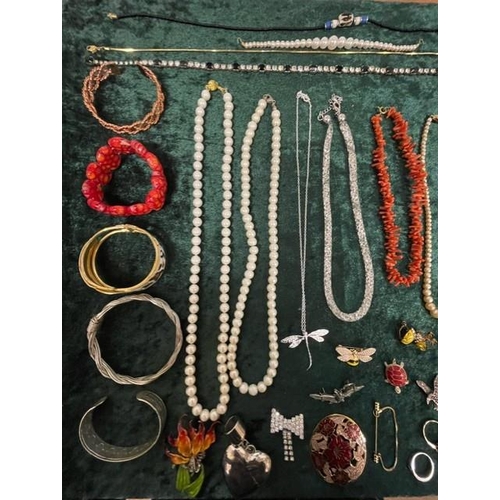 449 - A Collection of Vintage Costume Jewellery.