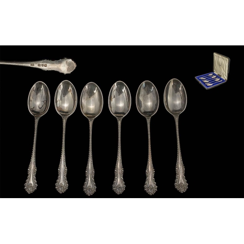 119 - Edwardian Period 1901-1910, boxed set of six sterling silver teaspoons.  Hallmark Chester 1908.  All... 