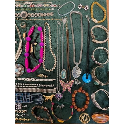 372A - Box of Quality Vintage Costume Jewellery, including necklaces, chains, pearls, beads, bracelets, ear... 