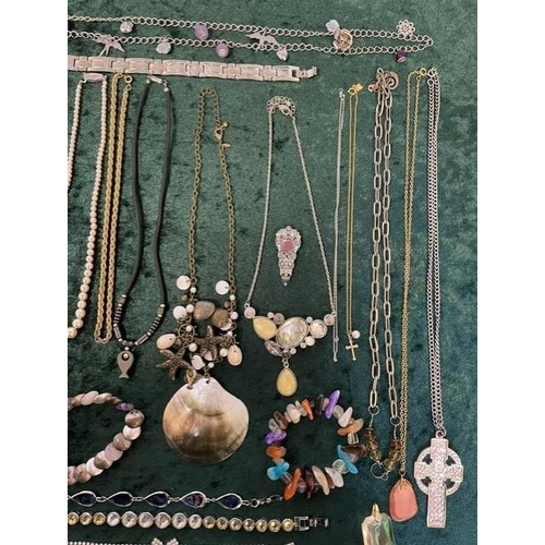 376A - Box of Quality Vintage Costume Jewellery, including necklaces, chains, pearls, beads, bracelets, ear... 