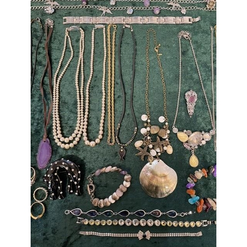 376A - Box of Quality Vintage Costume Jewellery, including necklaces, chains, pearls, beads, bracelets, ear... 