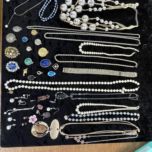 407A - Box of Quality Costume Jewellery, comprising bangles, brooches, chains, bracelets, brooches, some st... 