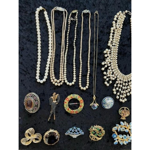 408C - Box of Quality Costume Jewellery, comprising bangles, brooches, chains, bracelets, brooches, some st... 