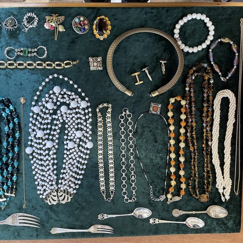 410C - Box of Quality Costume Jewellery, comprising bangles, brooches, chains, bracelets, brooches, some st... 