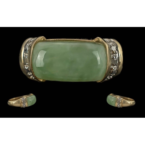 201 - Ladies 9ct Gold & Jade Set Ring, Hallmarked for 9ct. Approx Size N. Approx Weight 3,07 grams.