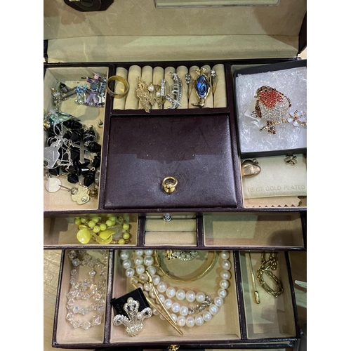 401 - Box of Costume Jewellery, in two jewellery boxes, comprising brooches, necklaces, rings, chains, odd... 