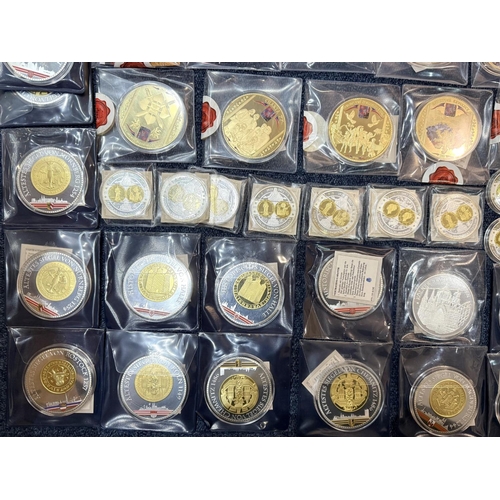 417 - Collection of Windsor Mint Collectible Commemorative Coins, mostly gold plated, including German cit... 