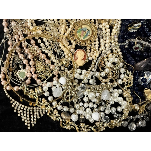 436 - Collection of Costume Jewellery, comprising pearls, beads, chains, brooches, earrings, pendants, bra... 