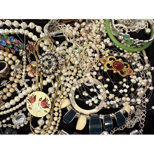 437 - Collection of Costume Jewellery, comprising pearls, beads, chains, brooches, earrings, pendants, bra... 