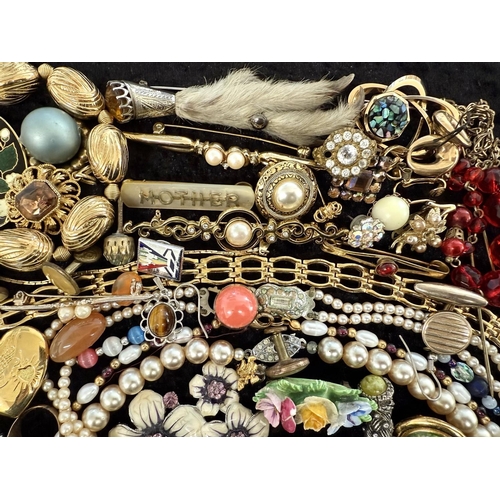 438 - Collection of Costume Jewellery, comprising pearls, beads, chains, brooches, earrings, pendants, bra... 