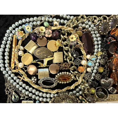 445 - Collection of Costume Jewellery, comprising pearls, beads, chains, brooches, earrings, pendants, bra... 