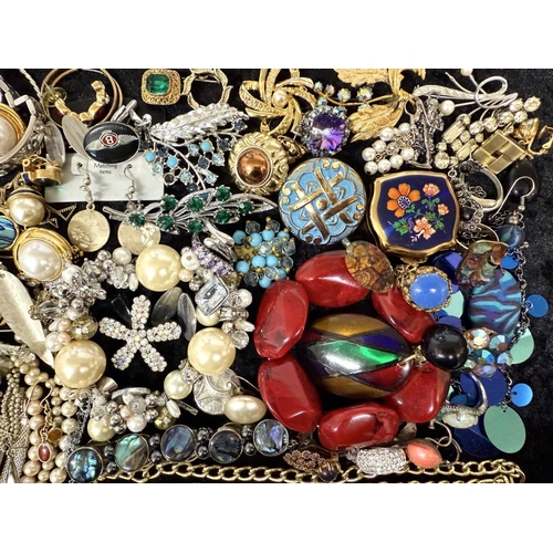 447 - Collection of Costume Jewellery, comprising pearls, beads, chains, brooches, earrings, pendants, bra... 