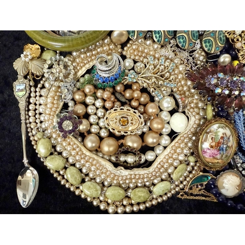 448 - Collection of Costume Jewellery, comprising pearls, beads, chains, brooches, earrings, pendants, bra... 