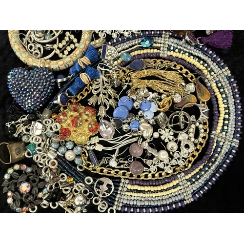 449 - Collection of Costume Jewellery, comprising pearls, beads, chains, brooches, earrings, pendants, bra... 