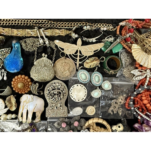 468 - Box of Quality Costume Jewellery, comprising coral beads, odd Swarovski, bangles, chains, brooches, ... 