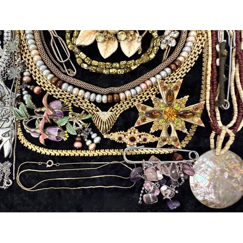 472A - Box of Assorted Vintage Costume Jewellery, including pearls, necklaces, chains, crystals, earrings, ... 