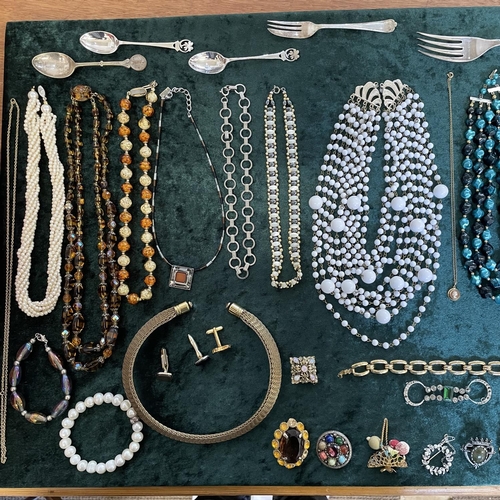 474 - Box of Quality Costume Jewellery, comprising bangles, brooches, chains, bracelets, brooches, some st... 