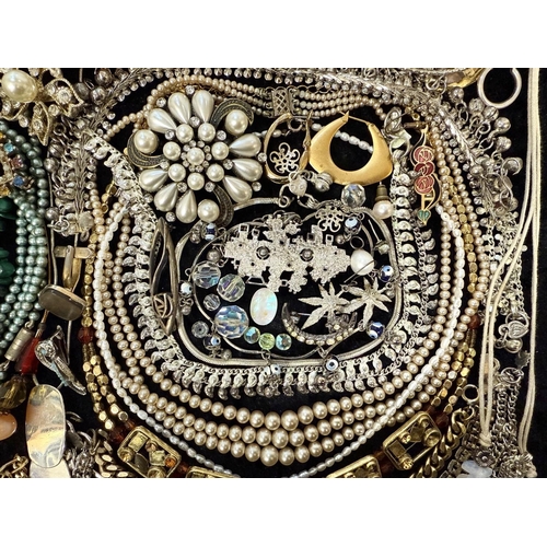 486A - Box of Assorted Vintage Costume Jewellery, including pearls, necklaces, chains, crystals, earrings, ... 