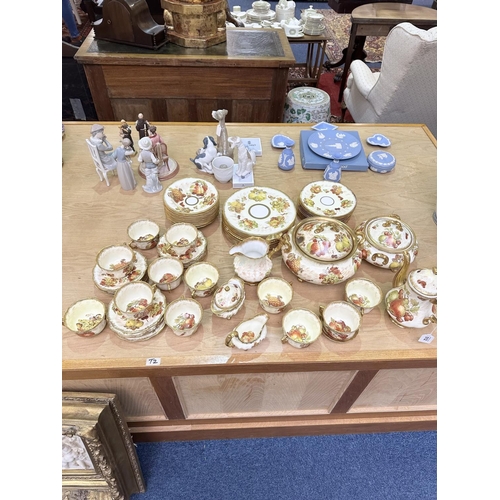 512 - Large Set of Hammersley 'Autumn Gold' Porcelain, comprising dinner/tea service including dinner plat... 