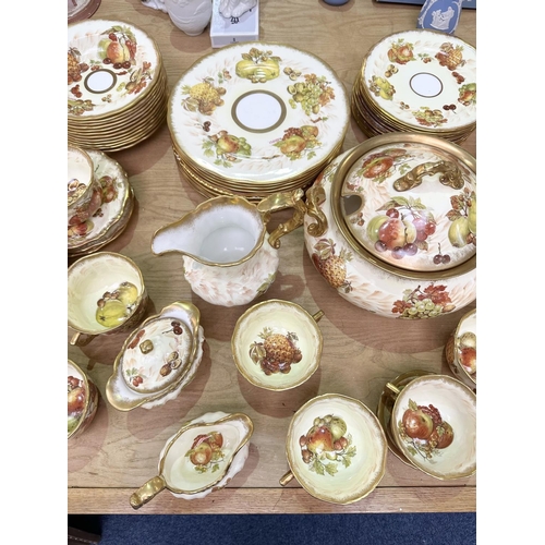 512 - Large Set of Hammersley 'Autumn Gold' Porcelain, comprising dinner/tea service including dinner plat... 