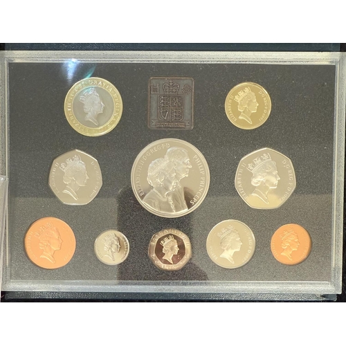 425 - Collection of Coins, some silver, Royal Mint, £5 pieces, Festival of Britain, 2001 boxed silver proo... 