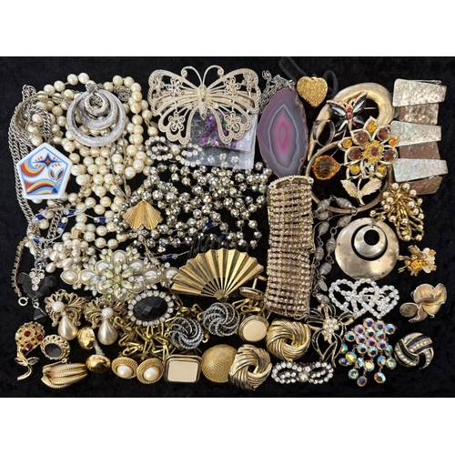 468 - Collection of Costume Jewellery, comprising pearls, beads, chains, brooches, earrings, pendants, bra... 