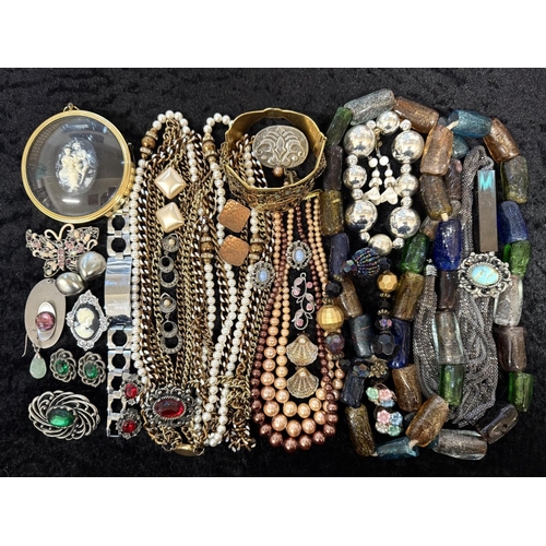 469 - Collection of Costume Jewellery, comprising pearls, beads, chains, brooches, earrings, pendants, bra... 