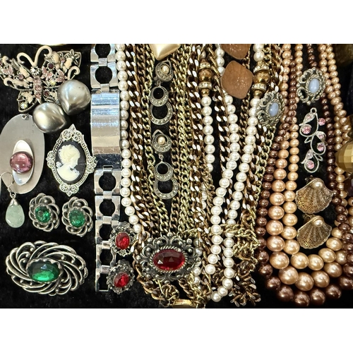 469 - Collection of Costume Jewellery, comprising pearls, beads, chains, brooches, earrings, pendants, bra... 