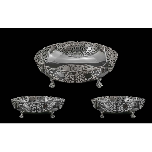 114 - Edwardian Period 1902 - 1910 Fine Quality Sterling Silver Open Worked Bowl, Raised on 4 Shell Feet. ... 