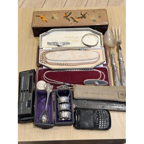 1402 - Bag of Mixed Collectables. Includes Coins, Cutlery, Pearls, Long Bid Box ( Oriental ) Blackberry Pho... 