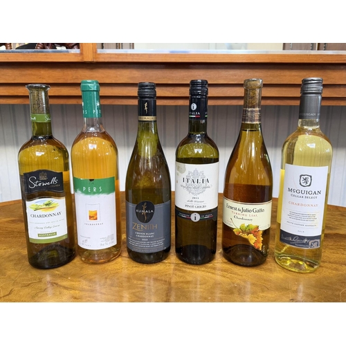 1434 - Six Vintage Bottles of Wine, including 2015 Pinot Grigio, 1999 Chardonnay 'Turning Leaf', Stowells C... 