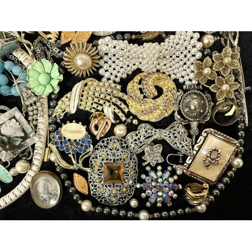 448 - Collection of Costume Jewellery, comprising pearls, beads, chains, brooches, earrings, pendants, pai... 