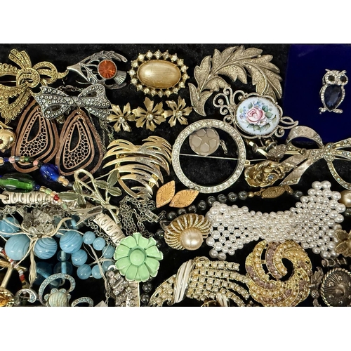 448 - Collection of Costume Jewellery, comprising pearls, beads, chains, brooches, earrings, pendants, pai... 