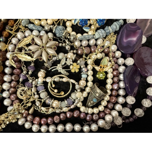 449 - Collection of Costume Jewellery, comprising pearls, beads, chains, brooches, earrings, pendants, pai... 