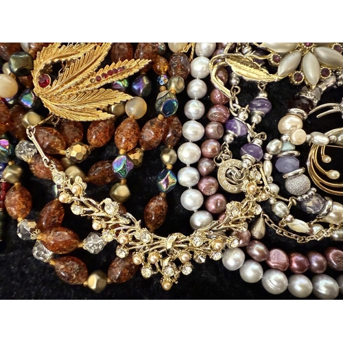 449 - Collection of Costume Jewellery, comprising pearls, beads, chains, brooches, earrings, pendants, pai... 