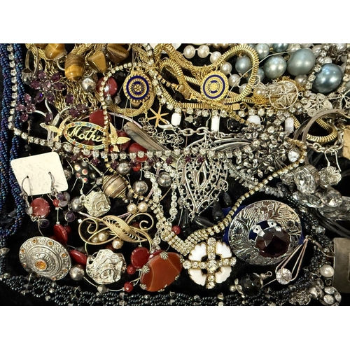 453 - Collection of Costume Jewellery, comprising pearls, beads, chains, brooches, earrings, pendants, ban... 