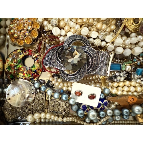 455 - Collection of Costume Jewellery, comprising pearls, beads, chains, brooches, earrings, pendants, ban... 