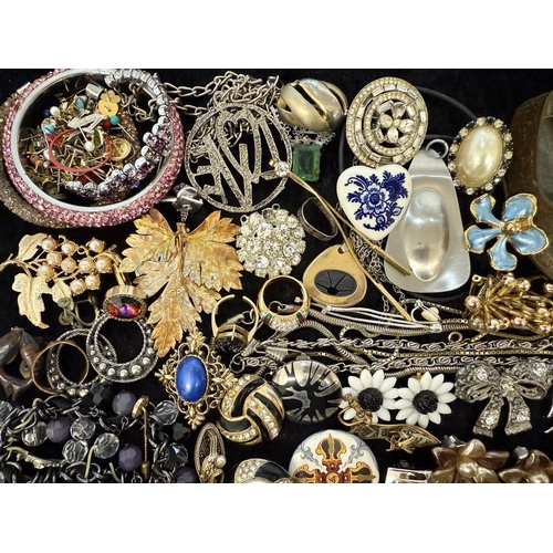 457 - Collection of Costume Jewellery, comprising pearls, beads, chains, brooches, earrings, pendants, bra... 