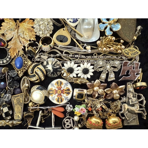 457 - Collection of Costume Jewellery, comprising pearls, beads, chains, brooches, earrings, pendants, bra... 