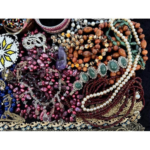 459 - Collection of Costume Jewellery, comprising pearls, beads, chains, brooches, earrings, pendants, bra... 