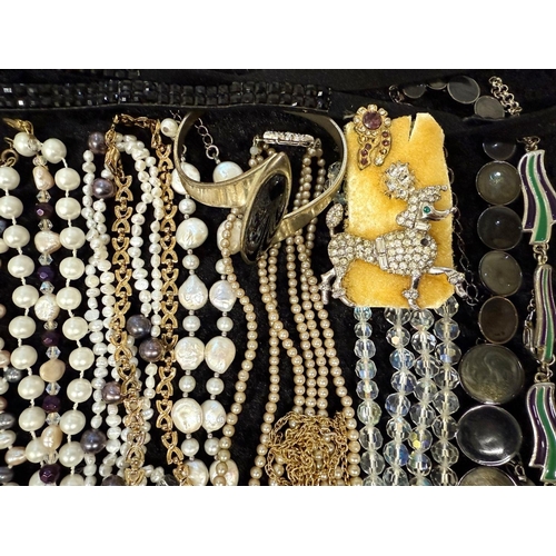 461 - Collection of Costume Jewellery, comprising pearls, beads, chains, brooches, earrings, pendants, bra... 