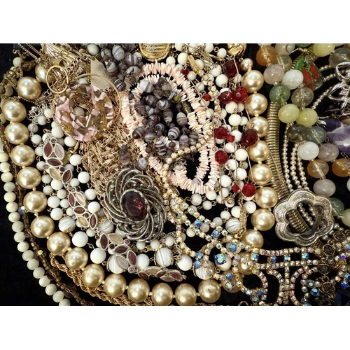 464 - Collection of Costume Jewellery, comprising pearls, beads, chains, brooches, earrings, pendants, bra... 