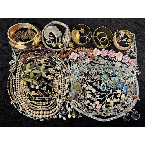 473 - Collection of Costume Jewellery, comprising pearls, beads, chains, brooches, earrings, pendants, ban... 